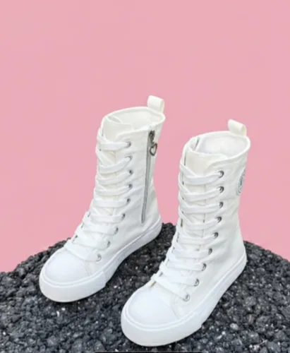 סניקרס צבע לבן